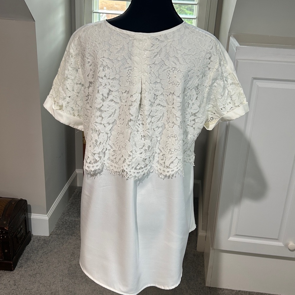 Elegant White Lace Women's Top - Picture 4 of 5